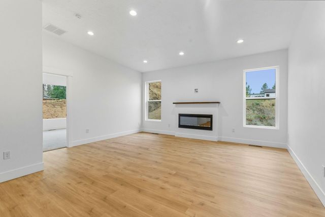 3709 E Nyberg Ln, Mead, WA 99021