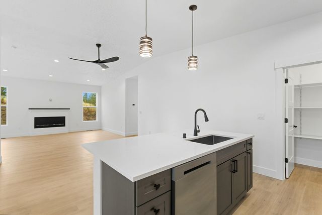 3709 E Nyberg Ln, Mead, WA 99021