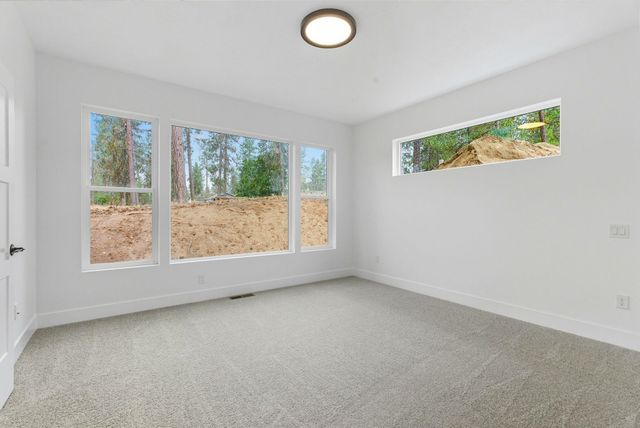 3709 E Nyberg Ln, Mead, WA 99021