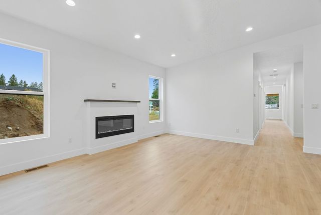 3709 E Nyberg Ln, Mead, WA 99021