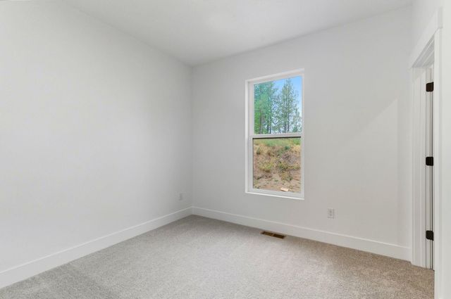 3709 E Nyberg Ln, Mead, WA 99021