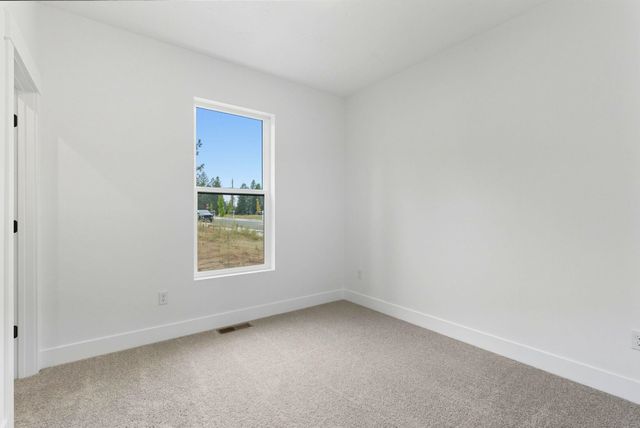 3709 E Nyberg Ln, Mead, WA 99021