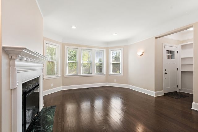 9400 S Charles Street, Chicago, IL 60643