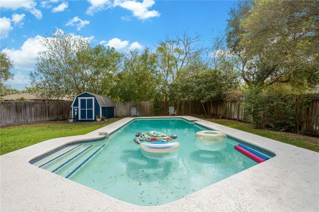 2714 Vancouver Dr, Corpus Christi, TX 78414