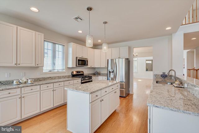 15 POTTER RD, Hillsborough, NJ 08844