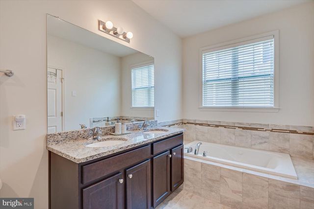 15 POTTER RD, Hillsborough, NJ 08844