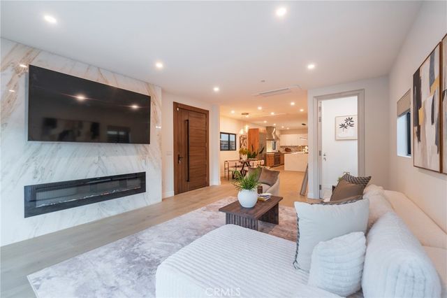 422 20th Street, Huntington Beach, CA 92648
