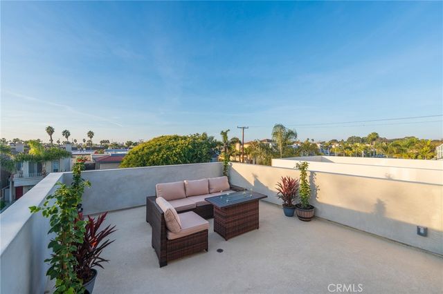 422 20th Street, Huntington Beach, CA 92648
