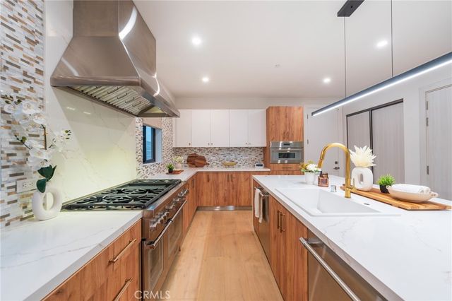 422 20th Street, Huntington Beach, CA 92648