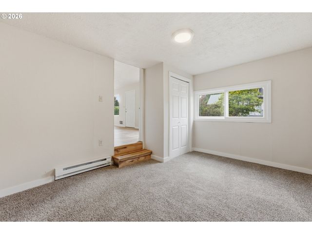 8011 N CLARENDON Ave, Portland, OR 97203