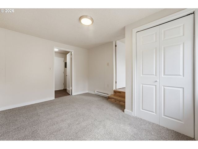 8011 N CLARENDON Ave, Portland, OR 97203