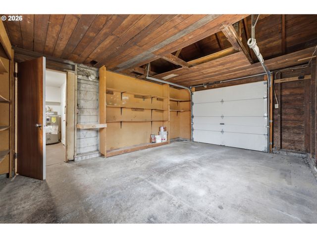 8011 N CLARENDON Ave, Portland, OR 97203