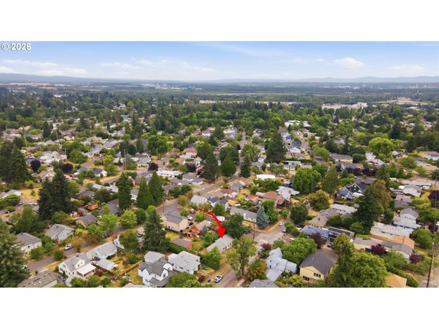 8011 N CLARENDON Ave, Portland, OR 97203