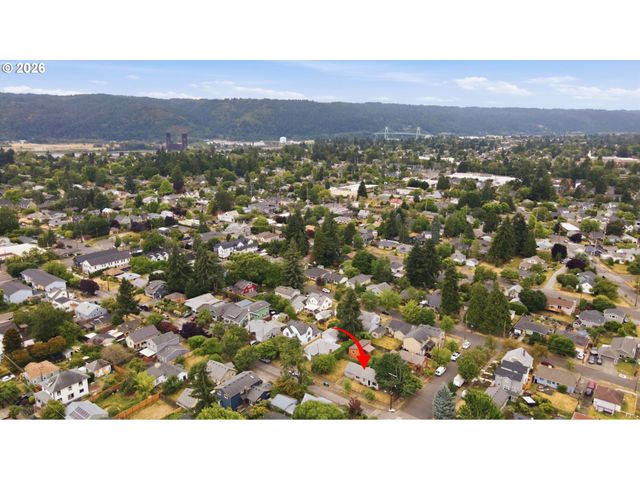 8011 N CLARENDON Ave, Portland, OR 97203