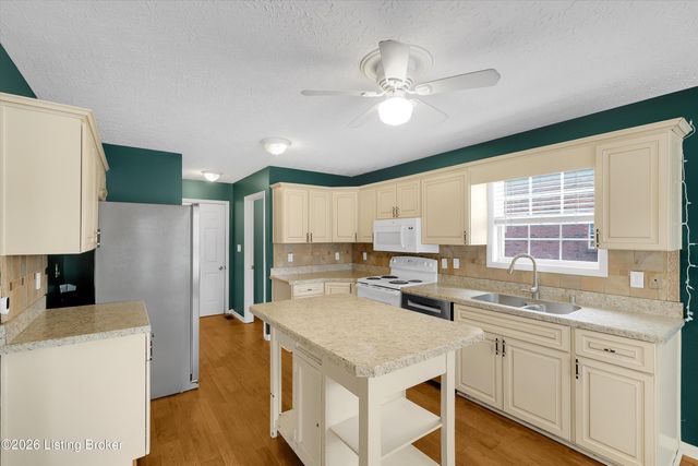 553 Justin Trail, Mt Washington, KY 40047