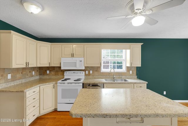553 Justin Trail, Mt Washington, KY 40047