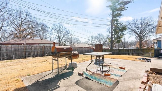 1609 N 64th Drive, Kansas City, KS 66102