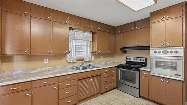 1609 N 64th Drive, Kansas City, KS 66102