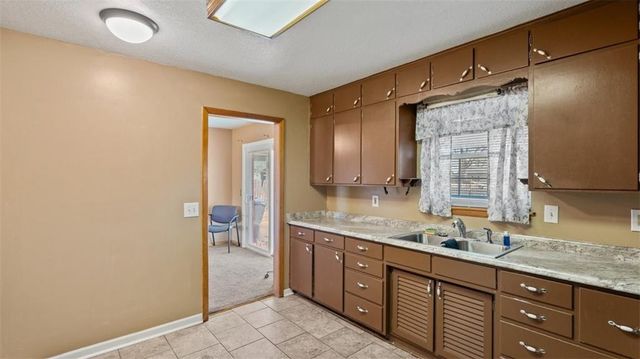 1609 N 64th Drive, Kansas City, KS 66102