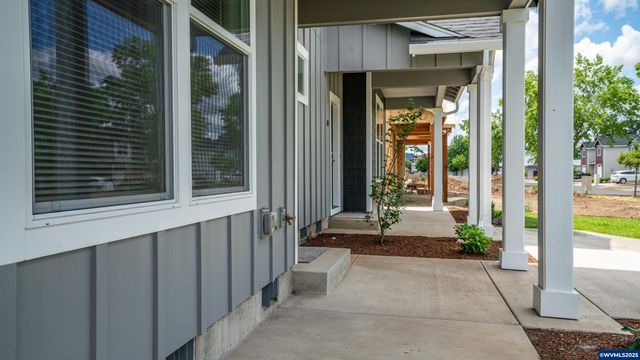 66 & 68 Sand Ridge Ct, Lebanon, OR 97355