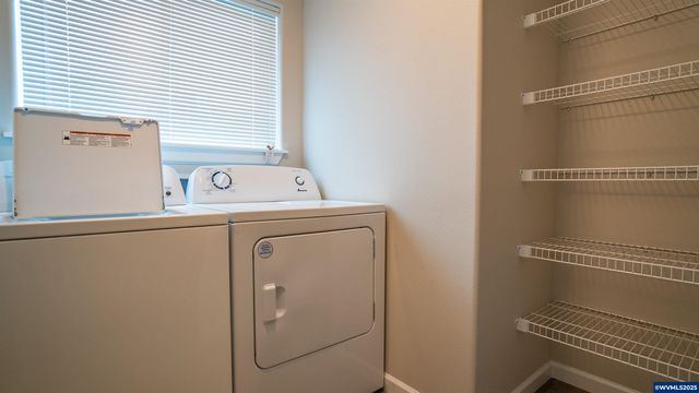 66 & 68 Sand Ridge Ct, Lebanon, OR 97355