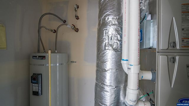 66 & 68 Sand Ridge Ct, Lebanon, OR 97355