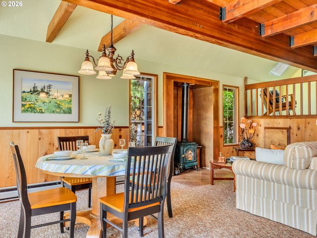643 5TH St, Gearhart, OR 97138