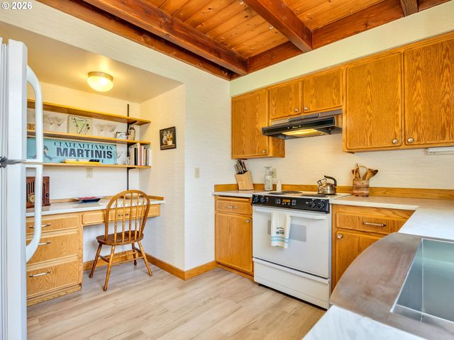 643 5TH St, Gearhart, OR 97138