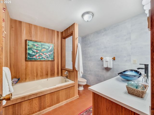 643 5TH St, Gearhart, OR 97138