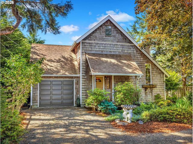 643 5TH St, Gearhart, OR 97138
