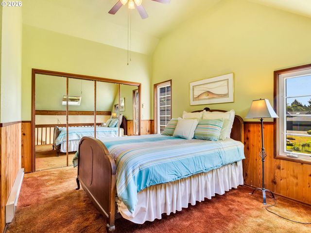 643 5TH St, Gearhart, OR 97138