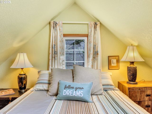 643 5TH St, Gearhart, OR 97138
