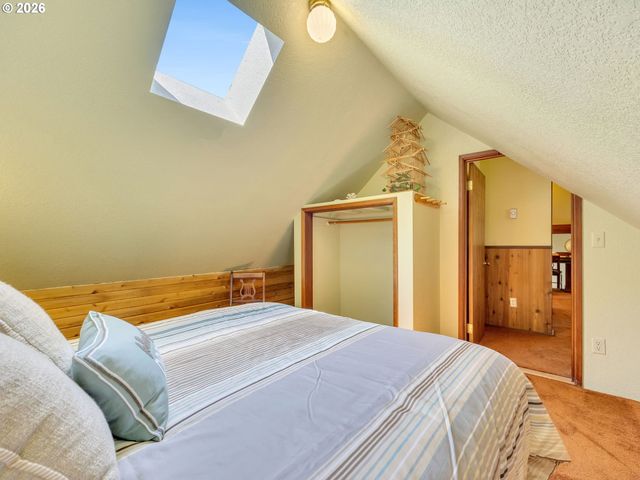 643 5TH St, Gearhart, OR 97138