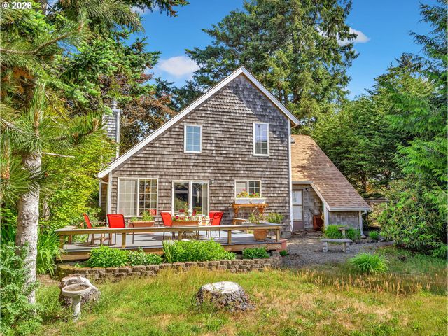 643 5TH St, Gearhart, OR 97138
