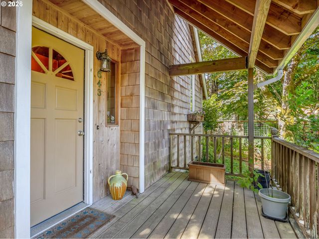 643 5TH St, Gearhart, OR 97138