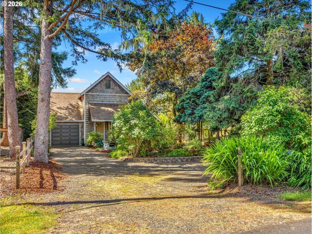 643 5TH St, Gearhart, OR 97138