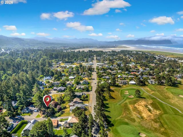 643 5TH St, Gearhart, OR 97138