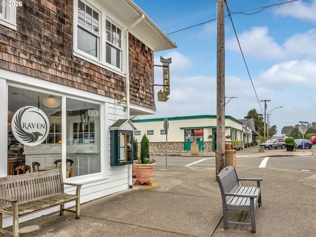 643 5TH St, Gearhart, OR 97138