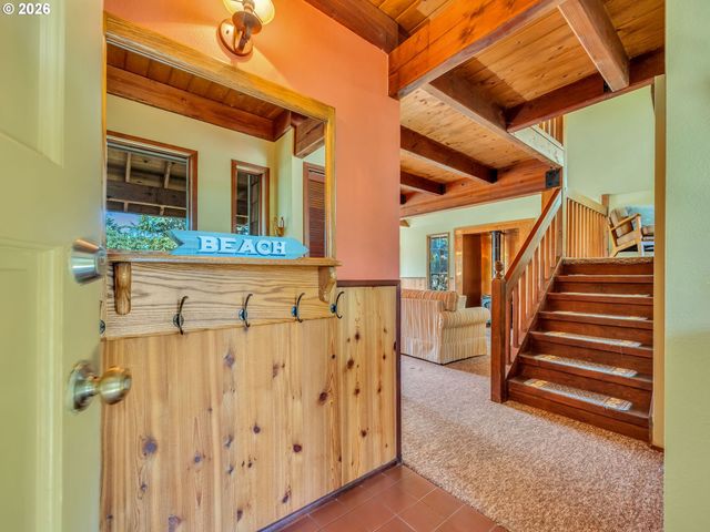 643 5TH St, Gearhart, OR 97138