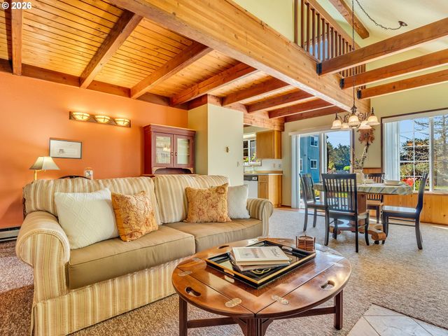 643 5TH St, Gearhart, OR 97138