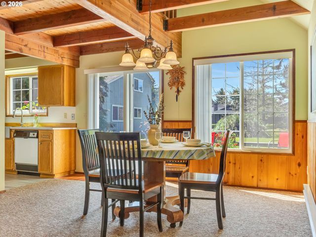 643 5TH St, Gearhart, OR 97138