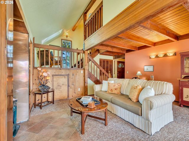 643 5TH St, Gearhart, OR 97138