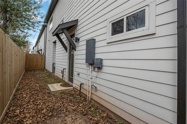 2611 Huntington Creek Lane, Houston, TX 77093