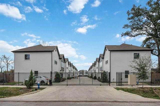 2611 Huntington Creek Lane, Houston, TX 77093