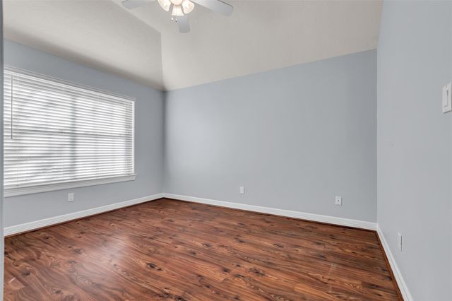 35 W Pines Drive, Montgomery, TX 77356