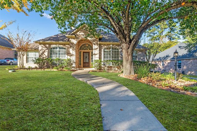 35 W Pines Drive, Montgomery, TX 77356