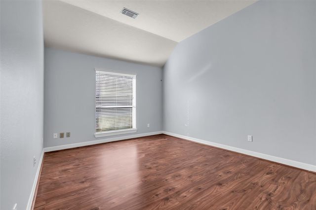 35 W Pines Drive, Montgomery, TX 77356