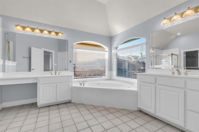 35 W Pines Drive, Montgomery, TX 77356