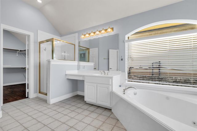 35 W Pines Drive, Montgomery, TX 77356