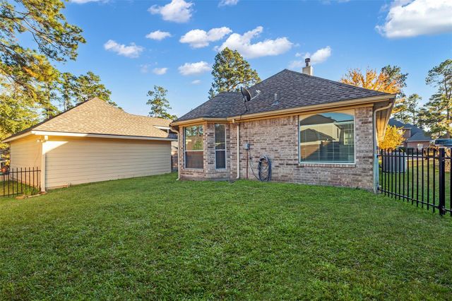 35 W Pines Drive, Montgomery, TX 77356